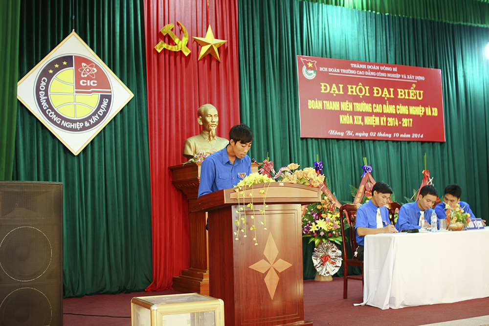 Đ/c Nguyễn Văn Đồng – chi đoàn CĐ Cơ khí K8 báo cáo tham luận về Thanh niên với phong trào VHVN-TDTT