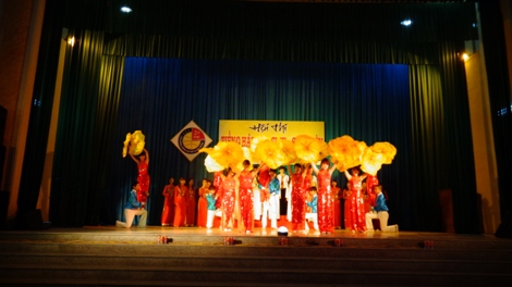 Hội thi tiếng hát HSSV chào mừng ngày nhà giáo Việt Nam 