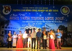 Nam sinh Nguyễn Hoàng Thái & nữ sinh  Hoàng Thị Hiền đăng quang tại hội thi HSSV Thanh lịch năm 2013 