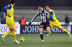 Juventus lỡ nhịp, Lazio thổi lửa vào gáy Milan 