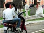 Bi hài chuyện sinh viên gán nợ 