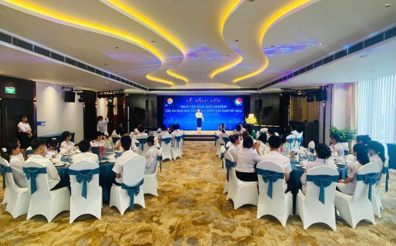 THE WATSON PREMIUM HALONG HOTEL TỔ CHỨC LỄ TỔNG KẾT CHƯƠNG TRÌNH THỰC TẬP TRẢI NGHIỆM HÈ 2025 CHO HỌC SINH, SINH VIÊN TRƯỜNG CAO ĐẲNG CÔNG NGHIỆP VÀ XÂY DỰNG 