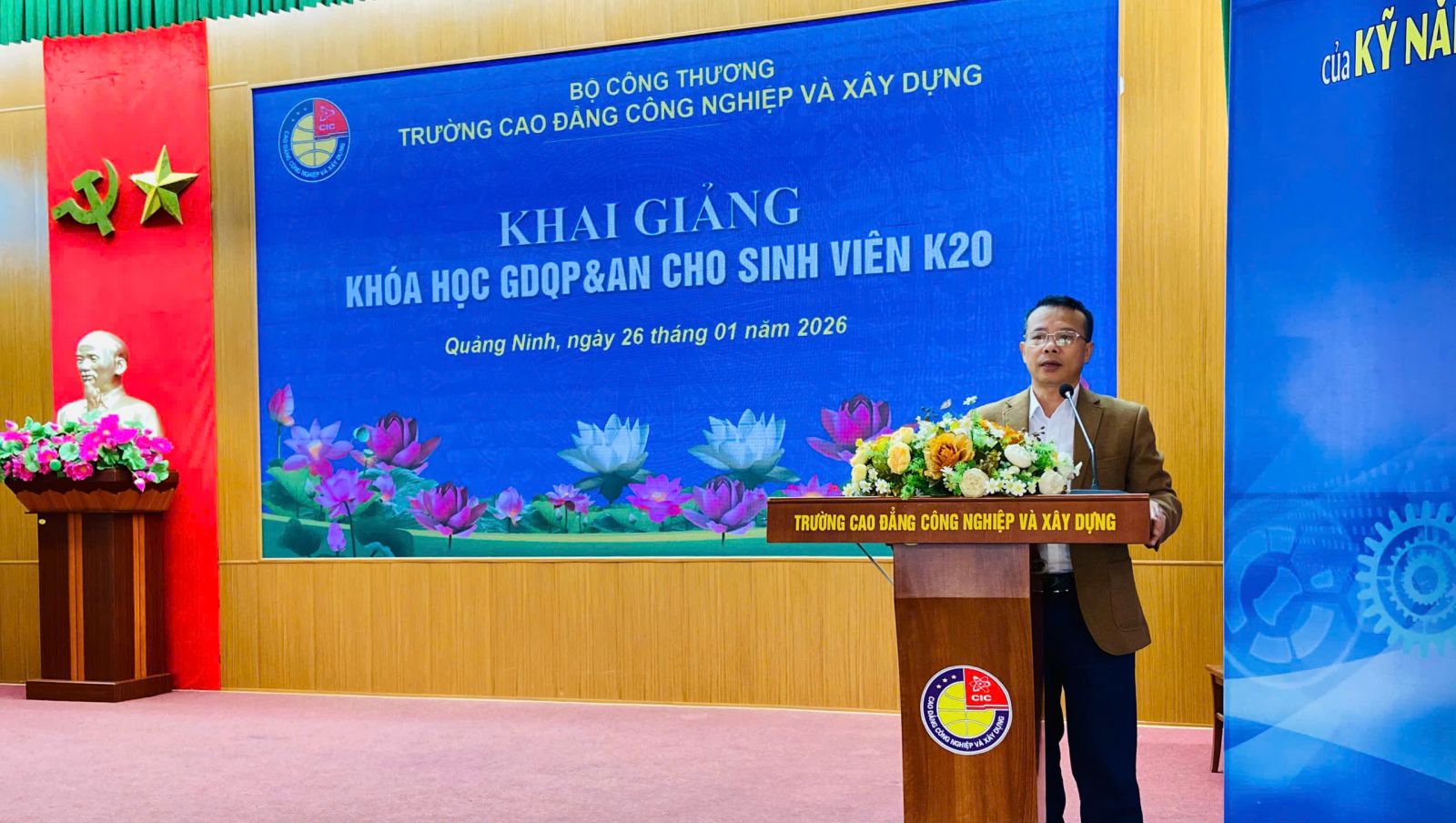 TRƯỜNG CAO ĐẲNG CÔNG NGHIỆP VÀ XÂY DỰNG KHAI GIẢNG KHÓA HỌC GIÁO DỤC QUỐC PHÒNG – AN NINH CHO SINH VIÊN K20 