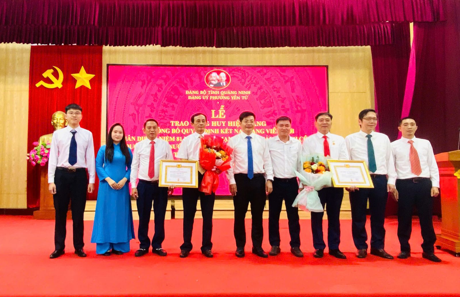 CHÚC MỪNG 02 ĐỒNG CHÍ NHẬN HUY HIỆU ĐẢNG VÀ 03 ĐỒNG CHÍ ĐƯỢC KẾT NẠP VÀO ĐẢNG 