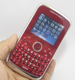 Cận cảnh điện thoại 4 SIM đầu tiên thế giới 