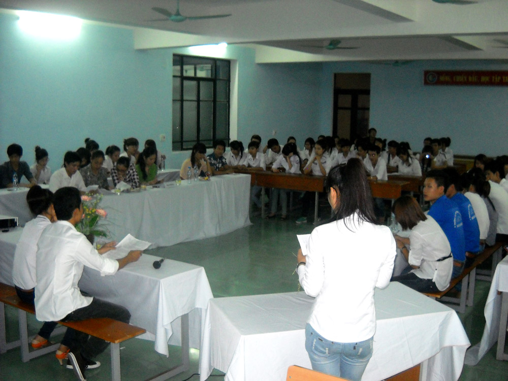 Theo kế hoạch của BGH và Đoàn thanh niên trường Cao đẳng Công nghiệp và Xây dựng, từ ngày 24/09/2012 đến ngày 02/10/2012 các chi đoàn lớp Khoa Kinh tế tổ chức đại hội Chi đoàn bầu ra ban chấp hành và ban cán sự lớp mới nhiệm kỳ 2012 - 2013 đúng điều lệ đoàn.