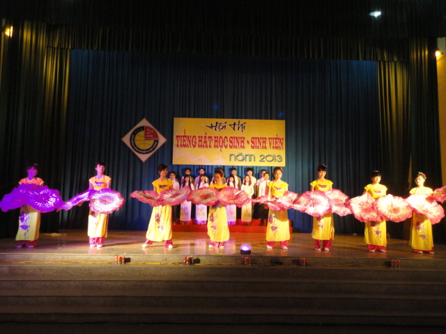 Khoa Xây dựng Tiếng hát học sinh, sinh viên chào mừng ngày nhà giáo Việt Nam 20/11 năm 2013