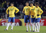 Brazil gây thất vọng ngày ra quân 