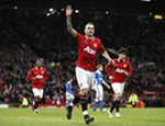 Berbatov lập hat-trick, MU lại thắng “5 sao” 