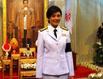 Nhà vua Thái phê chuẩn bà Yingluck làm thủ tướng 