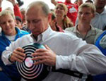 Thủ tướng Nga Putin khoe vẻ nam tính 