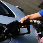 Chờ kiểm tra, giá xăng chưa thể giảm  