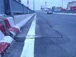 (Dân trí) - Chỉ mới đưa vào sử dụng được 2 - 3 năm, những cây cầu băng sông trị giá hàng ngàn tỷ đồng đã bắt đầu xuất hiện tình trạng lún, nứt… 