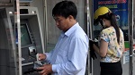 Ngân hàng “đá” nhau, chủ thẻ chịu thiệt 