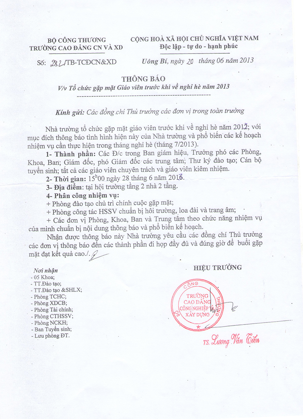 Nhà trường tổ chức gặp mặt giáo viên trươc khi về nghỉ hè năm 2013; với mục đích thông báo tình hình hiện nay của Nhà trường và phổ biến các kế hoạch nhiệm vụ cần thực hiện trong tháng nghỉ hè (tháng 7/2013).