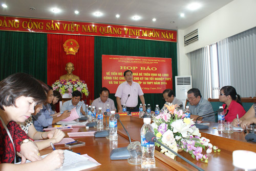 Quảng Ninh: Họp báo về tiến độ di dời nhà bè trên vinh Hạ Long 