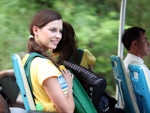 Người đẹp Trái đất đùa nghịch trong gió Nha Trang 