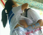 Xôn xao clip 9X yêu ở cầu thang 